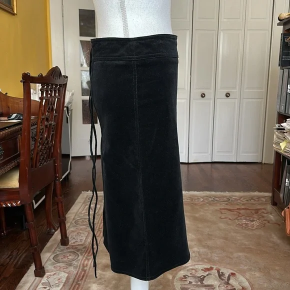 Gucci Black Velvet Pencil Skirt with Lace Up Detail at Back Size 46 US 10-12 - Picture 12 of 16